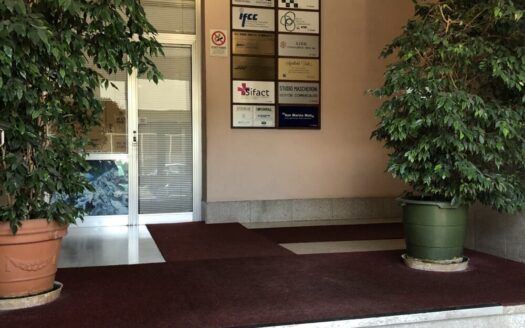 BILOCALE CON POSTO AUTO COPERTO IN VIA FARINI